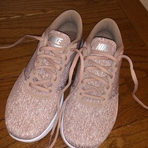 Womens Nike flex Contact shoes, size 7